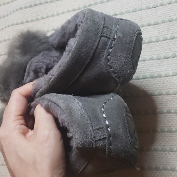 UGG women's shoes slippers moccasins Ainsley puff bow slipper gray size 8 - Picture 4 of 6